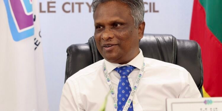 އުޖާލާ މުސްތަޤްބަލެއްގެ ތަޅުދަނޑިއަކީ ތަޢުލީމު: މޭޔަރު އާޒިމް