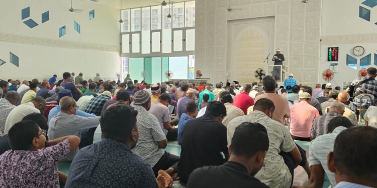 އެންމެ މަތިވެރި ސްލޫކުން އެންމެ ފުރިހަމައަށް ޒީނަތްތެރިވާން ޖެހޭ މީހުންނަކީ މުއައްޒަފުން – ހުކުރު ޚުތުބާ