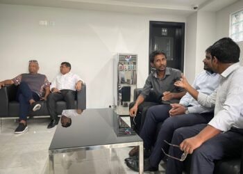 ޕީއެންސީ އަށް ވަގުފޯމު ފުރައިގެން މެމްބަރުންވެއްދި މައްސަލަ ތަހުގީގުކޮށްދިނުމަށް ދަ ޑިމޮކްރެޓްސް އިން  ފުލުހަށް ހުށަހަޅައިފި