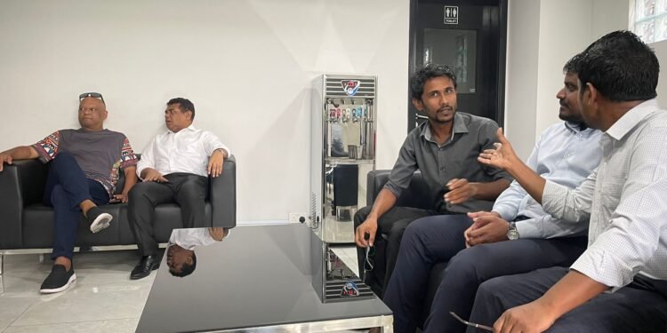ޕީއެންސީ އަށް ވަގުފޯމު ފުރައިގެން މެމްބަރުންވެއްދި މައްސަލަ ތަހުގީގުކޮށްދިނުމަށް ދަ ޑިމޮކްރެޓްސް އިން ފުލުހަށް ހުށަހަޅައިފި