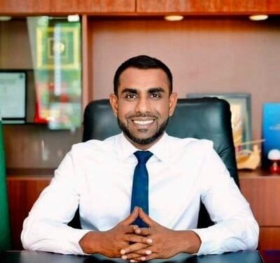 މަގާމުގެ ހައިސިއްޔަތުން ކުރަން ހަމަޖެހިފައިވާ ރަސްމީދަތުރުތައް ހުއްޓުވުމަށްފަހު، ޓޫރިޒަމް މިނިސްޓަރުގެ މަގާމުން ފައިޞަލް ވަކިކޮށްފި