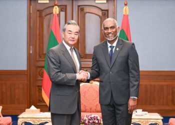 ރާއްޖޭގެ ދެމެހެއްޓެނިވި ތަރައްޤީއަށް ޗައިނާގެ އެހީތެރިކަން ލިބޭނެކަމުގެ ޔަޤީންކަން ޗައިނާގެ ޚާރިޖީ ވަޒީރު ދެއްވައިފި