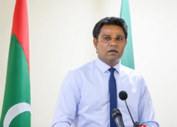 ޤާނޫނުއަސާސީއެއް ފާސްކުރިޔަސް އެޤާނޫނެއްގެ ބާރުހިނގާނީ ރައްޔިތުން އެ ޤާނޫނު އަސާސީއަކަށް ބޯލަނބާ އަމަލުކުރަން ފެށުމުން:  ކުރީގެ މަޖިލިސް މެންބަރު ޢީސާ