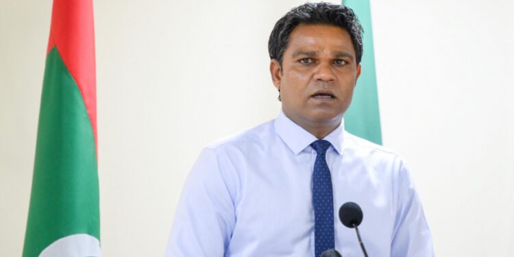 ޤާނޫނުއަސާސީއެއް ފާސްކުރިޔަސް އެޤާނޫނެއްގެ ބާރުހިނގާނީ ރައްޔިތުން އެ ޤާނޫނު އަސާސީއަކަށް ބޯލަނބާ އަމަލުކުރަން ފެށުމުން: ކުރީގެ މަޖިލިސް މެންބަރު ޢީސާ