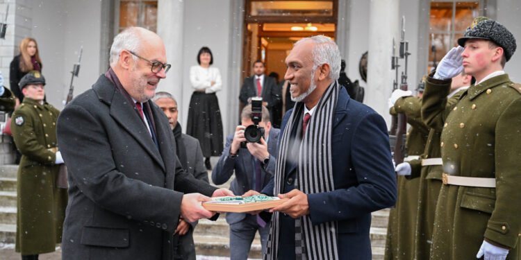 ރައީސް ޑރ މުއިއްޒުއަށް އެސްޓޯނިއާގެ ރައީސްގެ ހޫނު މަރުޙަބާއެއް!