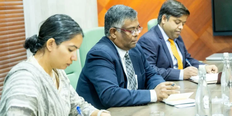 އިންޑިއާގެ ހައި ކޮމިޝަނަރު، މިނިސްޓަރ ޠާރިޤްއާ ބައްދަލު ކުރައްވައިފި