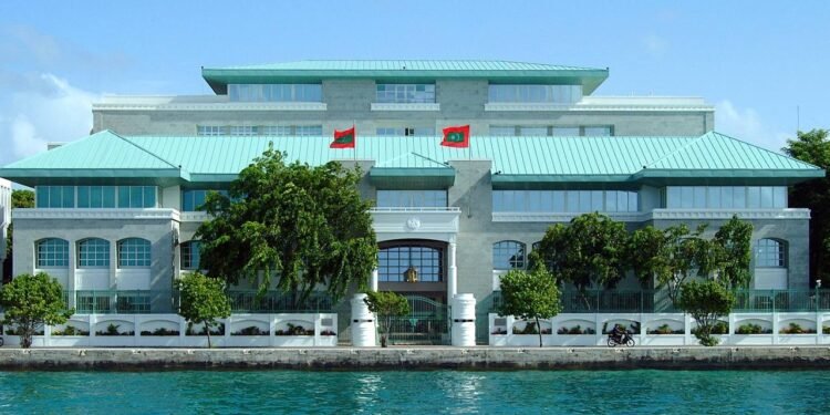 މި އަހަރުގެ ރަމަޟާން މަހުގެ ސަރުކާރުގެ ރަސްމީ ގަޑި ހެނދުނު 9:00 އިން މެންދުރުފަހު 1:00 ށް