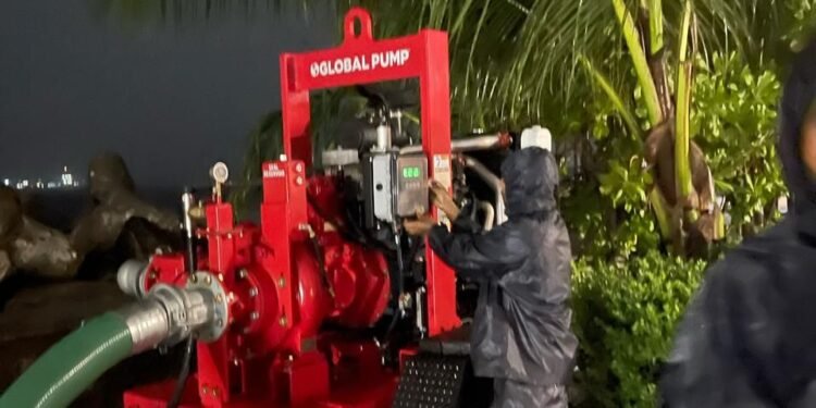 މާލޭގެ ތިން ސަރަހައްދެއްގައި ޕަމްޕު ބަހައްޓައިގެން ފެންހިންދުމުގެ މަސައްކަތް  ސިފައިން ފަށައިފި