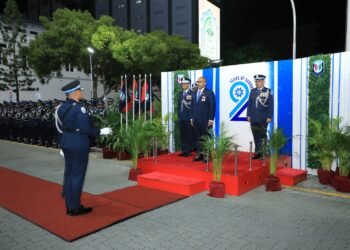 ފުލުހުންގެ ޚިދުމަތަށް 92 އަހަރު ފުރުމާއި ގުޅިގެން މާލެއާއި އަތޮޅުތަކުގައި ދިދަ ނެގުމުގެ ޚާއްސަ ރަސްމިއްޔާތެއް ބާއްވައިފި