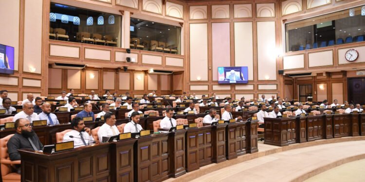 ރޯދަމަހު ބޭއްވި މަޖިލީހުގެ ފުރަތަމަ ޖަލްސާ ކުރިއަށްދިޔައީ ބައި ގަޑިއިރު