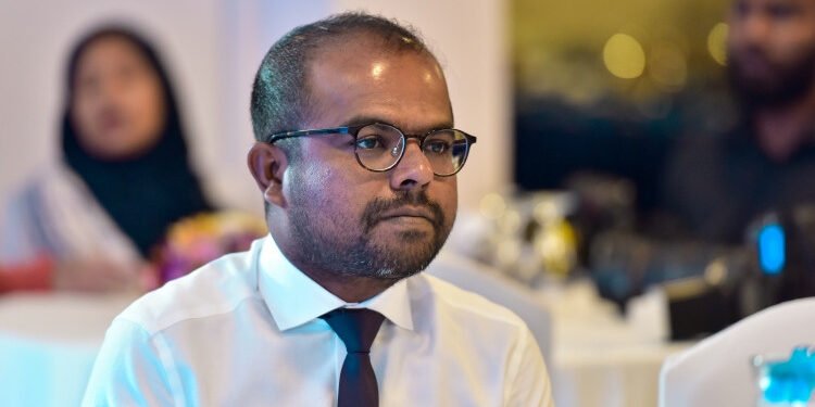 ފިޔާޒަށް އިންޒާރުދިން ވާހަކަ އަކީ ދޮގެއްކަމަށާއި ދައުވާ ކުރެވެން ނެތް ކަމަށް ޕީޖީ އިން ނިންމައިފި