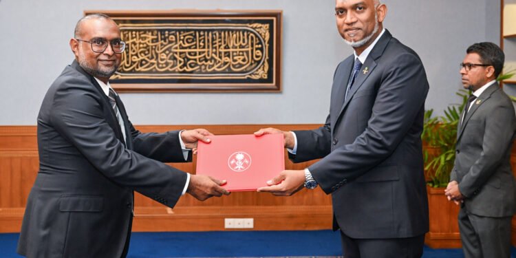ސިވިލް ސަރވިސް ކޮމިޝަނުގެ މެންބަރުކަމަށް އަލްއުސްތާޛު މުޙައްމަދު މުޖްތާޒް