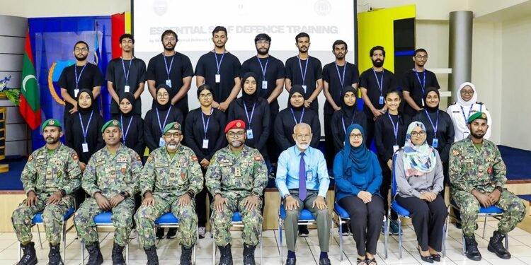 ކަސްޓަމްސްގެ މުވައްޒަފުންނަށް ސެލްފް ޑިފެންސް  ޓްރެއިނިންގ ޕްރޮގްރާމެއް ހިންގައިފި