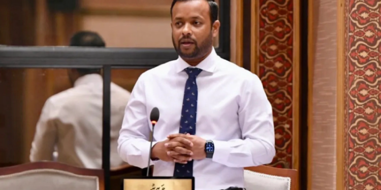 މާދަމާ އޮންނަ  ރައްޔިތުންގެ މަޖިލީހުގެ ޖަލްސާގައި މިނިސްޓަރ މުއްޠަލިބު އާއި  ސުވާލުކުރެއްވުމަށް އެޖެންޑާކޮށްފި