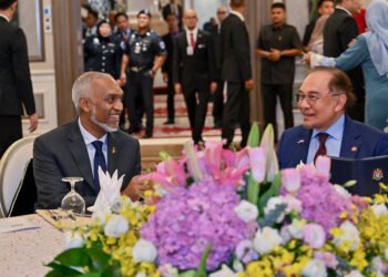 މެލޭޝިއާގެ ބޮޑުވަޒީރު ދެއްވި ފަރިއްކޮޅެއްގައި ރައީސް ބައިވެރިވެ ވަޑައިގެންފި