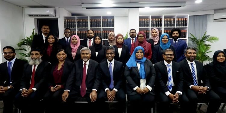 13 ފަރާތަކުން ޤާނޫނީ ވަކިލުކަމުގެ ހުވާކޮށްފި