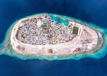 ރޭގަނޑު އެކަނި މަގުމައްޗަށް ނުކުންނަ ކުދިންނަށް ފުލުހުން ފާރަވެރިވަނީ