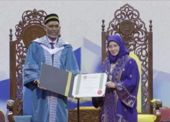 އައި.އައި.ޔޫ.އެމް އިން ރައީސް އަށް އޮނޮރަރީ ޑޮކްޓަރޭޓްކަން އަރުވައިފި