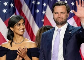 ވެރިންގެ އަނބިކަނބަލުންނަށް ޢާއްމުންގެ ސަމާލުކަން!!!