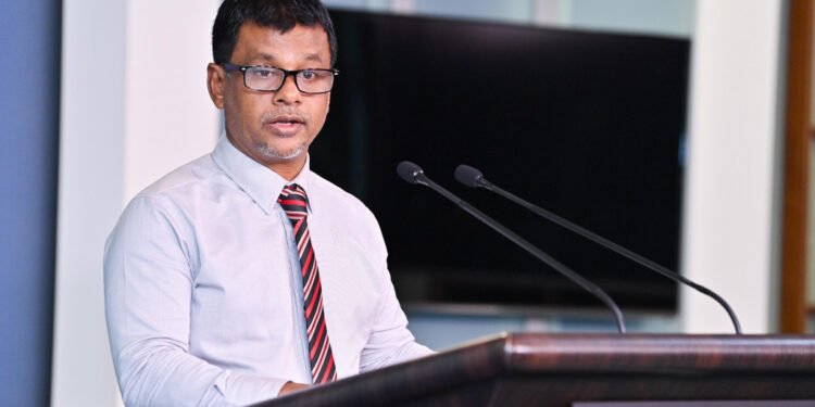 ބޭސް ނުލިބޭ މައްސަލަ ހައްލުވަމުން ދާކަމަށް ޞިއްޚީ ވަޒީރު ވިދާޅުވެއްޖެ