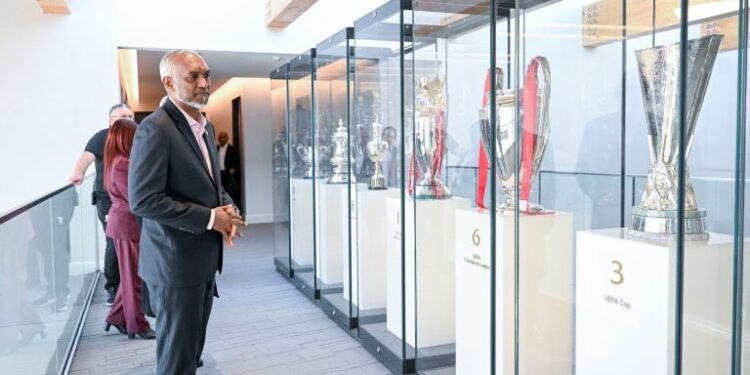 ރައީސުލްޖުމްހޫރިއްޔާ، ލިވަޕޫލްގެ އަކްސާ ޓްރެއިނިންގ ސެންޓަރަށް ޒިޔާރަތް ކުރައްވައިފި