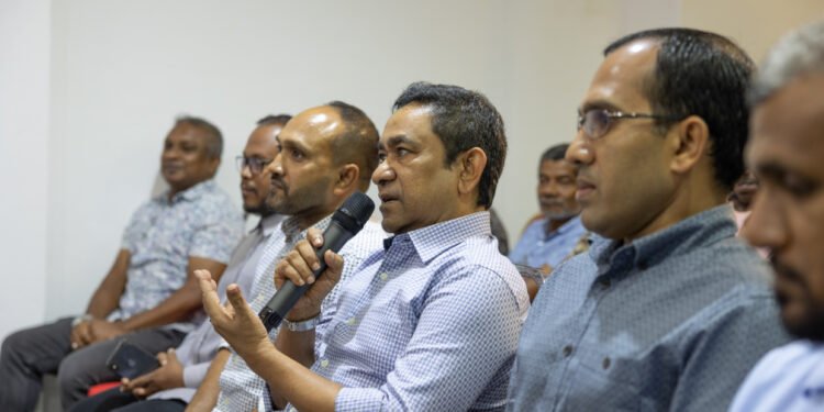 ފުލުހުންގެ ޒިންމާއަކީ ރައީސް ޑރ މުޢިއްޒުއާއި ރައީސްގެ އާއިލާ ބެލެހެއްޓުންތޯ: ރައީސް ޔާމީން