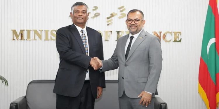 އިންޑިއާ ސަރުކާރުން ދިވެހިރާއްޖެއަށް ކަނޑައެޅުއްވި އައު ސަފީރު،  ވަޒީރު ޒަމީރުގެ އަރިހަށް އިޙްތިރާމްގެ ޒިޔާރަތެއް ކުރައްވައިފި