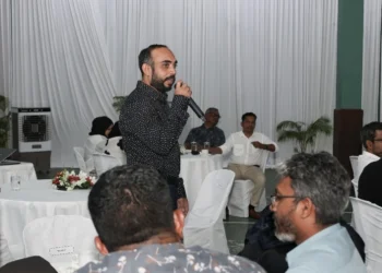 ރާއްޖޭގެ މީޑިއާތަކުގެ އެޑިޓަރުންނާއި މިނިސްޓަރު އަސްވާޑު މަޝްވަރާ ކުރައްވައިފި