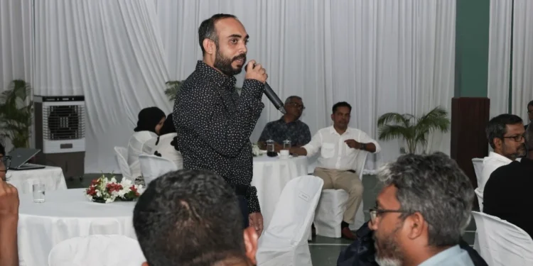 ރާއްޖޭގެ މީޑިއާތަކުގެ އެޑިޓަރުންނާއި މިނިސްޓަރު އަސްވާޑު މަޝްވަރާ ކުރައްވައިފި