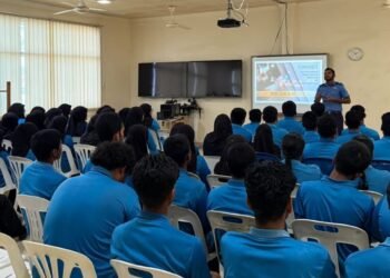 ޅ.އަތޮޅު ތަޢުލީމީ މަރުކަޒުގެ ދަރިވަރުންނަށް ކެރިއަރ ގައިޑެންސް ސެޝަނެއް ކުރިއަށް ގެންގޮސްފި