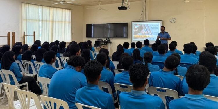 ޅ.އަތޮޅު ތަޢުލީމީ މަރުކަޒުގެ ދަރިވަރުންނަށް ކެރިއަރ ގައިޑެންސް ސެޝަނެއް ކުރިއަށް ގެންގޮސްފި