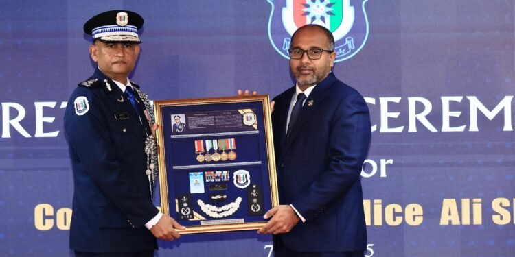 ޚިދުމަތުގައި 18އަހަރަށްފަހު ، ސިޕީ ސުޖާޢު ޝަރަފުވެރި ކަމާއިއެކު ރިޓަޔަރ ކުރައްވައިފި