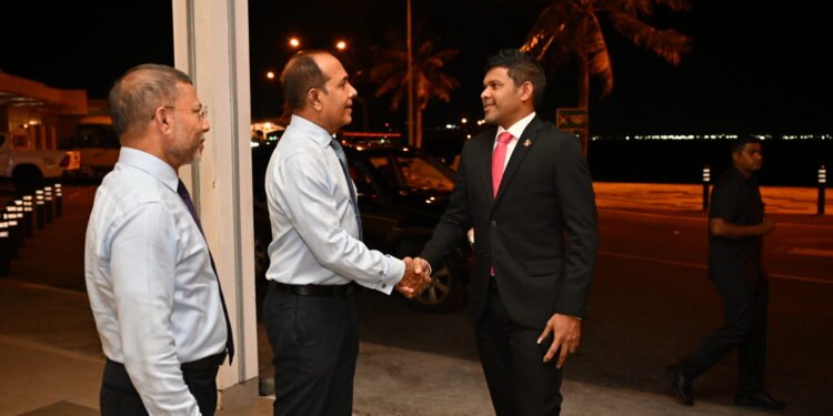 ބްލޫ ޕްލެނެޓްގެ ދައުވަތަކަށް ނައިބްރައީސް ހަވާއީއަށް