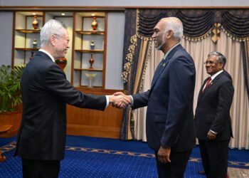 ސިންގަޕޫރުން ދިވެހިރާއްޖެއަށް ކަނޑައަޅާފައި ހުންނަވާ ނޮން-ރެސިޑެންޓް ހައިކޮމިޝަނަރު، ރައީސުލްޖުމްހޫރިއްޔާގެ އަރިހަށް އިޙްތިރާމްގެ ޒިޔާރަތެއް ކުރައްވައިފި