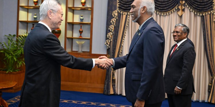 ސިންގަޕޫރުން ދިވެހިރާއްޖެއަށް ކަނޑައަޅާފައި ހުންނަވާ ނޮން-ރެސިޑެންޓް ހައިކޮމިޝަނަރު، ރައީސުލްޖުމްހޫރިއްޔާގެ އަރިހަށް އިޙްތިރާމްގެ ޒިޔާރަތެއް ކުރައްވައިފި