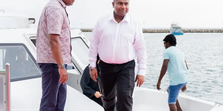 ކ. ގުރައިދޫގައި ބައްވާ އަޟްޙާ ޢީދުގެ ހަރަކާތްތައް ޝަރަފުވެރިކޮށްދެއްވަނީ ވަޒީރު އާދަމްނަޞީރު