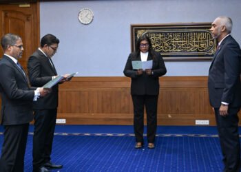 ސުޕްރީމް ކޯޓުގެ ފަނޑިޔާރުކަމުގެ މަޤާމަށް ދެ ބޭފުޅަކު ޢައްޔަންކޮށްފި