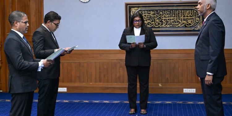 ސުޕްރީމް ކޯޓުގެ ފަނޑިޔާރުކަމުގެ މަޤާމަށް ދެ ބޭފުޅަކު ޢައްޔަންކޮށްފި