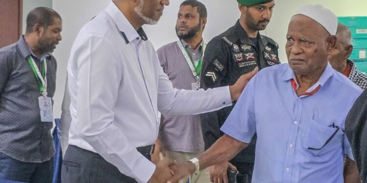 ދިވެހިން ޙައްޖަށް ދާން ޖަހާ ވެކްސިނާއި ބޭނުންވާ ބޭސް އަދި ޙައްޖަށް ގޮސް ތިބޭއިރު ޑޮކްޓަރަށް ދެއްކުމަށް ފަހު ނަގާ ބޭސް ވެސް، ހިލޭ ލިބޭނެ: ރައީސް