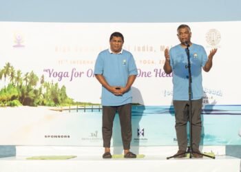 އިންޓަނޭޝަނަލް ޔޯގާ ޑޭ  ފާހަގަކުރުމަށް ބޭއްވި ހަރަކާތް ޝަރަފުވެރިކޮށްދިނީ  ސްޓޭޓް މިނިސްޓަރު އާމީރު  