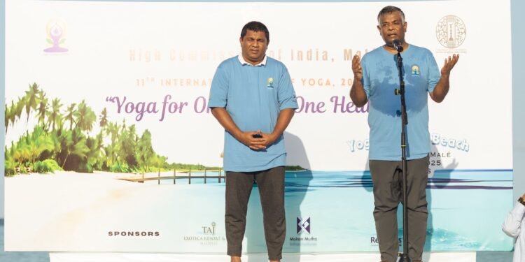 އިންޓަނޭޝަނަލް ޔޯގާ ޑޭ  ފާހަގަކުރުމަށް ބޭއްވި ހަރަކާތް ޝަރަފުވެރިކޮށްދިނީ  ސްޓޭޓް މިނިސްޓަރު އާމީރު  