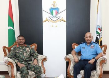 ކޮމިޝަނަރ އޮފް ޕޮލިސް އިސްމާޢީލް ނަވީން އާއި ޗީފް އޮފް ޑިފެންސް ފޯސް ބައްދަލުކުރައްވައިފި