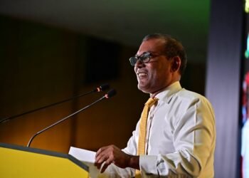 ރައީސް ނަޝީދު އެނބުރި އެމްޑީޕީއަށް، ވަޒީރުންގެމަޖިލީހުން ރައްޔިތުންނަށް ފައިސާގެ އިނާޔަތްދޭން ނިންމުން އިއްތިފާގެއް!