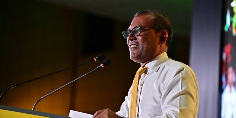 ރައީސް ނަޝީދު އެނބުރި އެމްޑީޕީއަށް، ވަޒީރުންގެމަޖިލީހުން ރައްޔިތުންނަށް ފައިސާގެ އިނާޔަތްދޭން ނިންމުން އިއްތިފާގެއް!