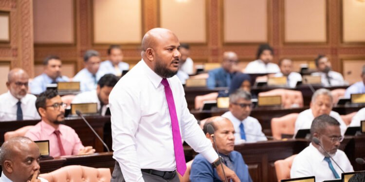 ކައުންސިލު މެމްބަރުންގެ އަދަދު މަދު ކުރުމާ ބެހޭ ގޮތުން މަޖިލީހަށް ޤަރާރެއް