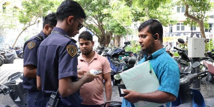 ޓޭކް އަވޭ ކެފޭގެތެރެއިން ބިދޭސީއަކު ހައްޔަރުކޮށްފި