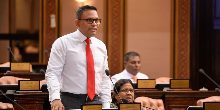 ކޭ-ޕާކް ރެސިޑެންސްގެ ޝަރުޢީމަރުހަލާގައި އަޅާނުލާ، ފުލުހުން މައްސަލަބަލައިގެން ހައްލެއްނުލިބުން: މެންބަރު މުޙައްމަދު ނާޒިމް