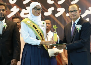 ދަރިވަރުންގެ ކުރިމަގަށް ޓަކައި ދަރިވަރުންނަށް އެދެވޭ ތަޢުލީމާއި ތަރުބިއްޔަތު ދިނުމުގައި ޖާނާއި މާލުން ޤުރުބާންވާ ބަޔަކީ ބެލެނިވެރިން – ވަޒީރު އާދަމް ޝަރީފް ޢުމަރު