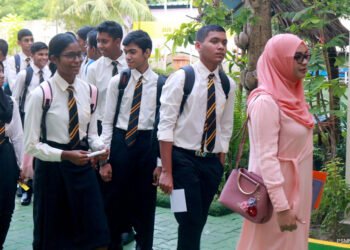 ސްކޫލްތަކަށް ކުދިން ވެއްދުމަށް ފުރުޞަތު ހުޅުވާލައިފި