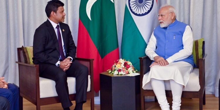 އިންޑިއާގެ ބޮޑުވަޒީރު، ނާއިބު ރައީސް އާއި ބައްދަލު ކުރައްވައިފި